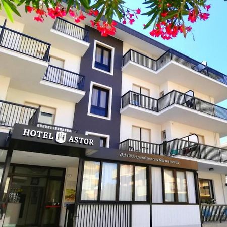Hotel Astor Silvi Marina Esterno foto